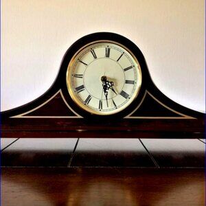 BOMBAY COMPANY Quartz Oak Mantle Clock Japan Movement - VTG/Works